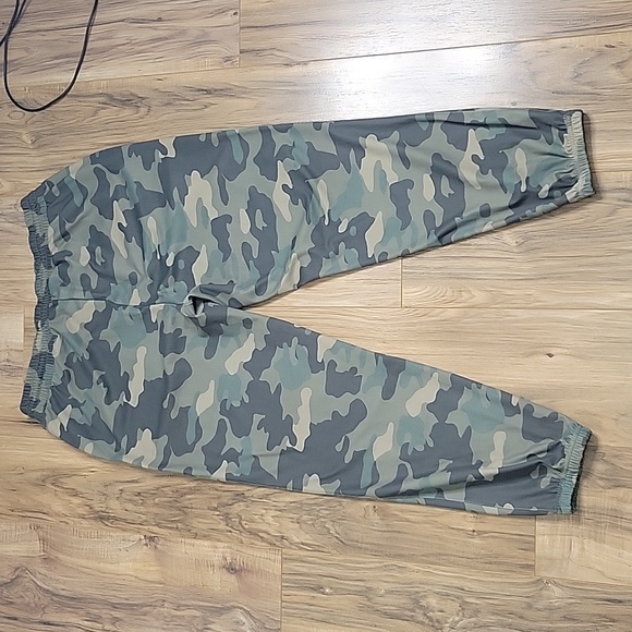 Zac & Rachel Camo Joggers - Picture 13 of 13